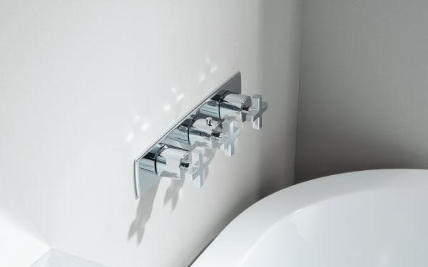 thermostatic tub faucet